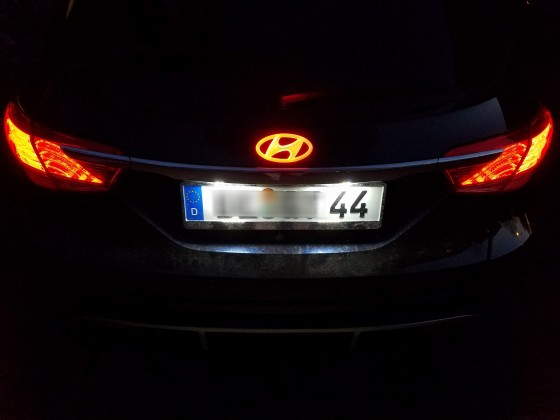 Hyundai bei Nacht